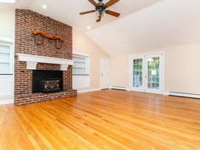 14 Onondaga Ln, Medfield MA 02052