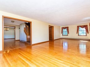 14 Onondaga Ln, Medfield MA 02052