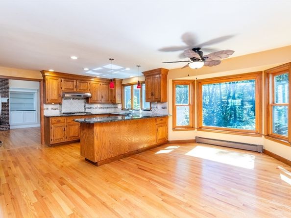 14 Onondaga Ln, Medfield MA 02052