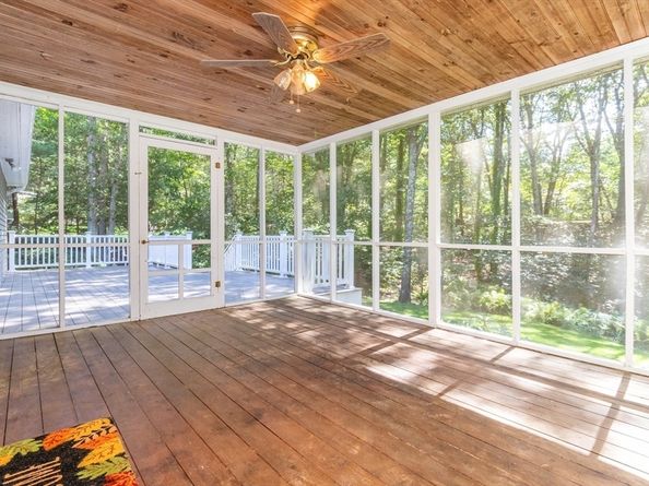 14 Onondaga Ln, Medfield MA 02052