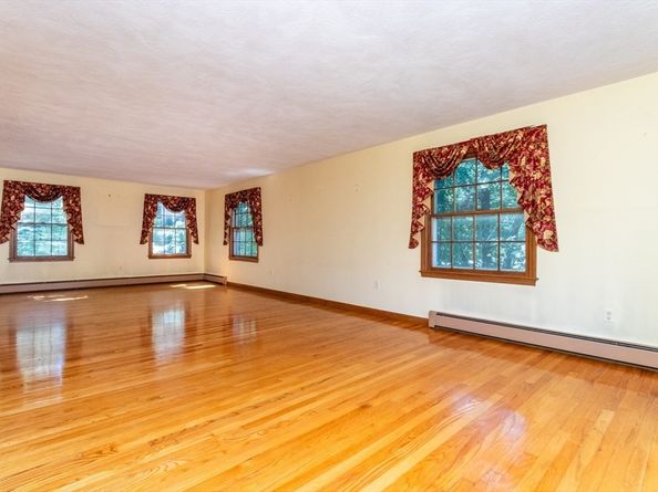14 Onondaga Ln, Medfield MA 02052