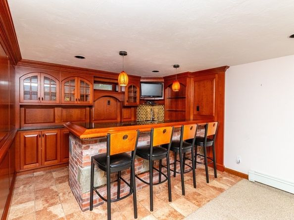 14 Onondaga Ln, Medfield MA 02052