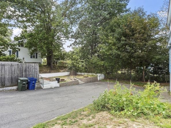 257 Spruce St, Leominster MA 01453