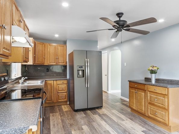 257 Spruce St, Leominster MA 01453
