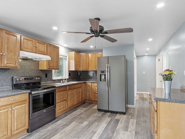 257 Spruce St, Leominster MA 01453