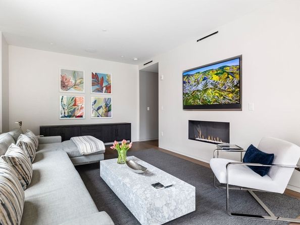 10 Farnsworth 3A, Boston MA 02210