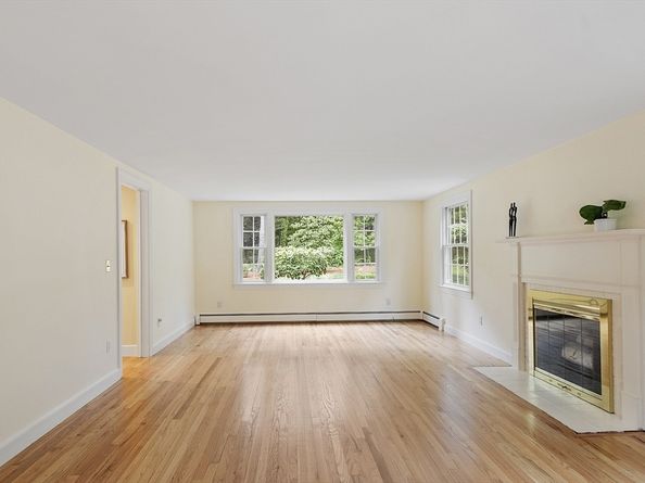 18 Captain Browns Ln, Acton MA 01720
