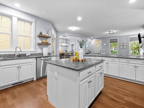 7 Blair Grn, Weymouth MA 02190