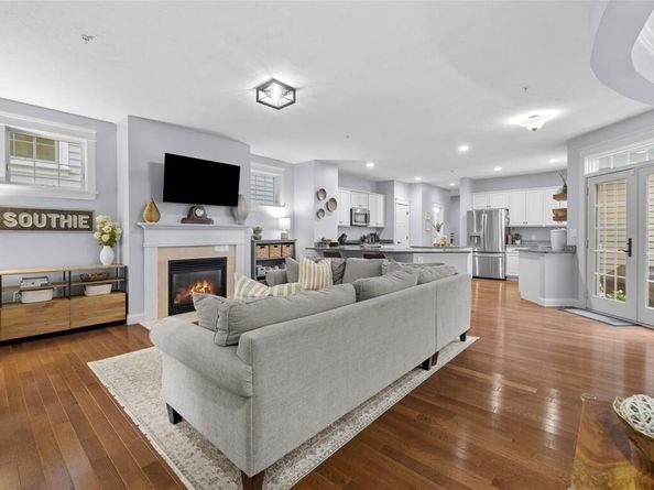 7 Blair Grn, Weymouth MA 02190