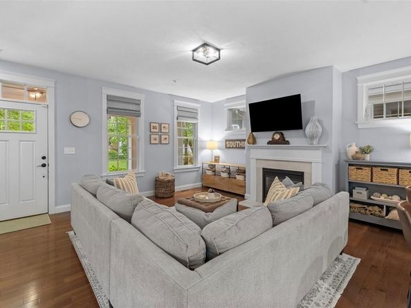7 Blair Grn, Weymouth MA 02190