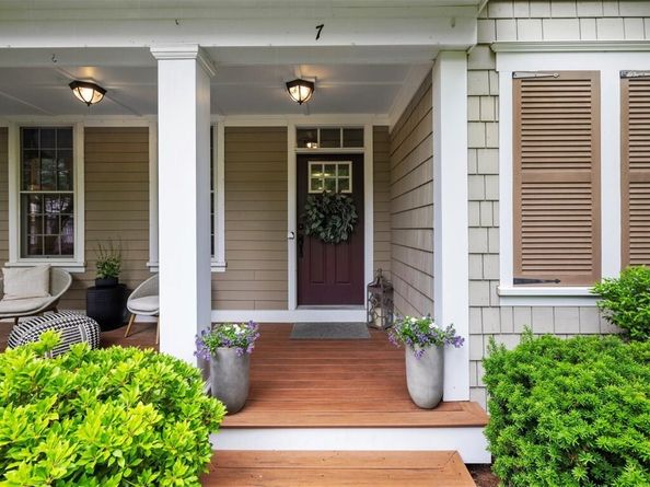 7 Blair Grn, Weymouth MA 02190