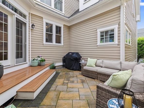 7 Blair Grn, Weymouth MA 02190