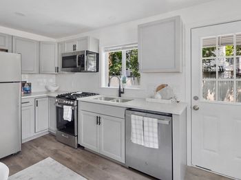 86 West St