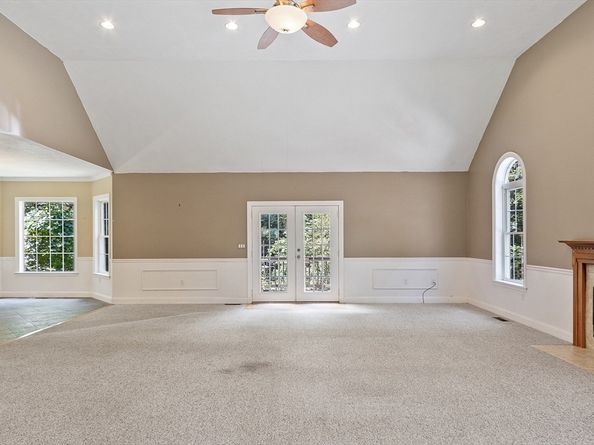 268 North St, Upton MA 01568