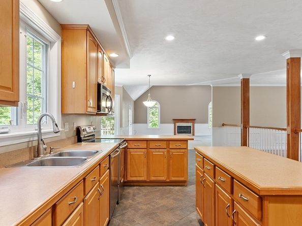268 North St, Upton MA 01568