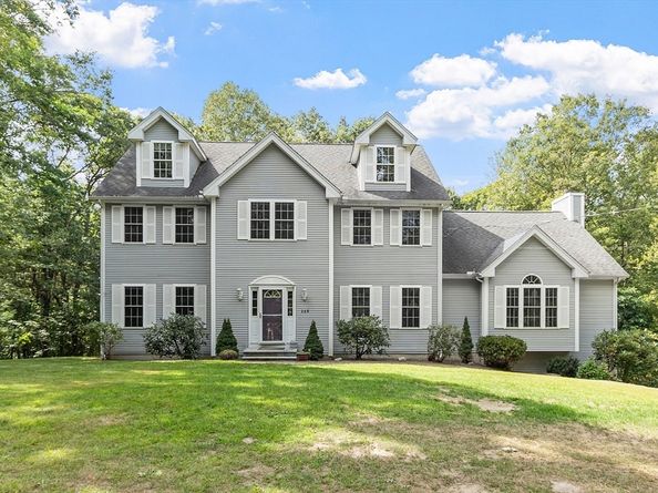 268 North St, Upton MA 01568