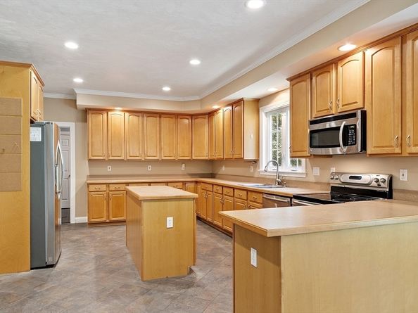 268 North St, Upton MA 01568