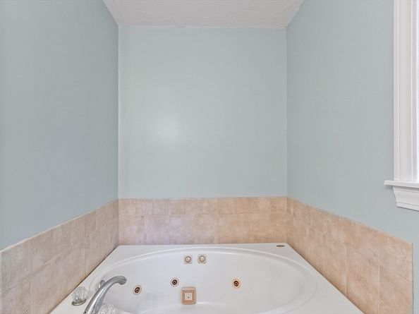 268 North St, Upton MA 01568