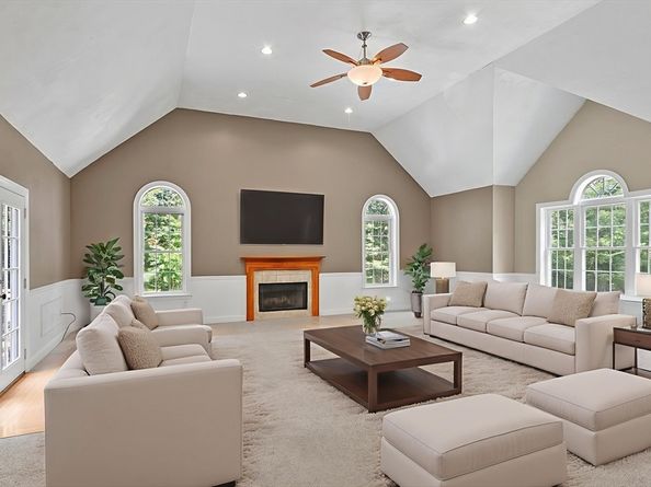 268 North St, Upton MA 01568