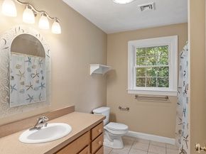 268 North St, Upton MA 01568