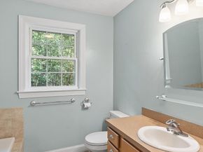 268 North St, Upton MA 01568