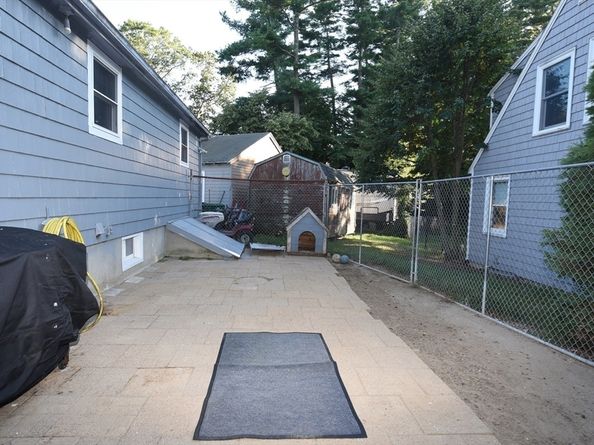 89 West St, Pembroke MA 02359