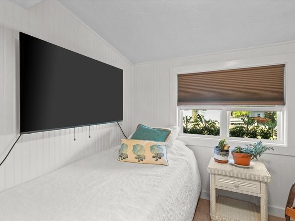 128 Old Point Rd, Newburyport MA 01950