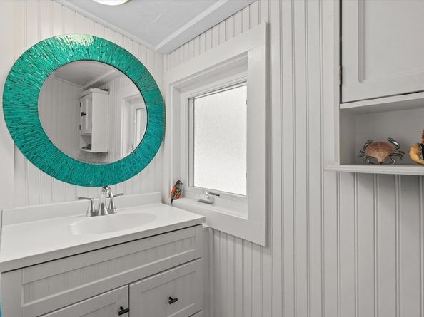 128 Old Point Rd, Newburyport MA 01950