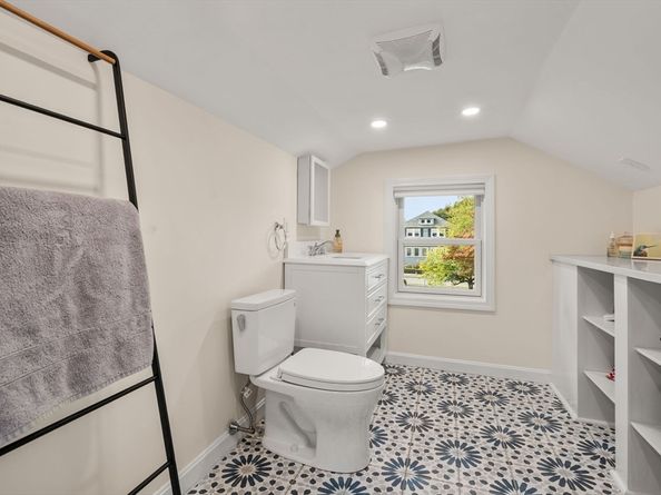 47 Connell St, Quincy MA 02169