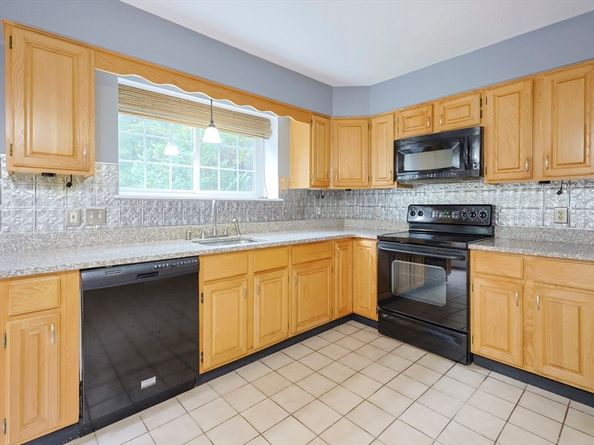 14 Country Club Ln C, Milford MA 01757