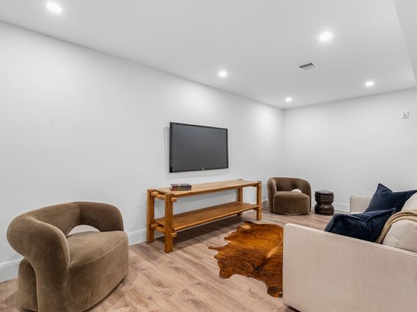 92 Hill St, Lexington MA 02421