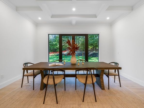 92 Hill St, Lexington MA 02421