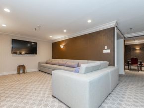 79 Florence St 402S, Newton MA 02467