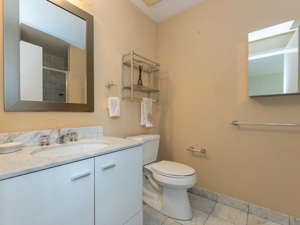 79 Florence St 402S, Newton MA 02467