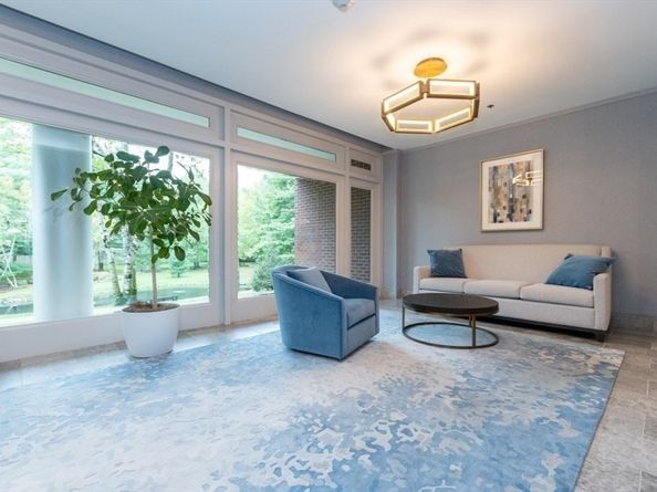 79 Florence St 402S, Newton MA 02467