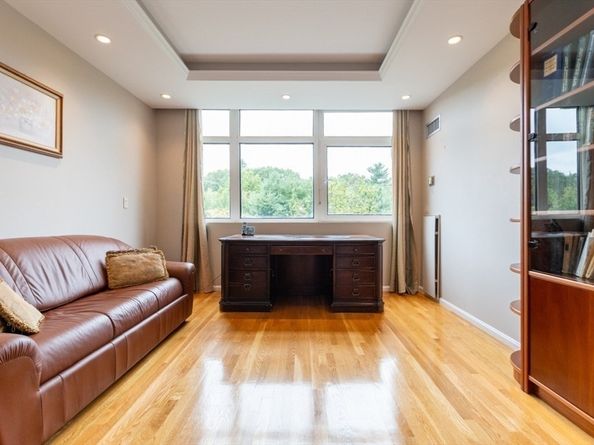 79 Florence St 402S, Newton MA 02467