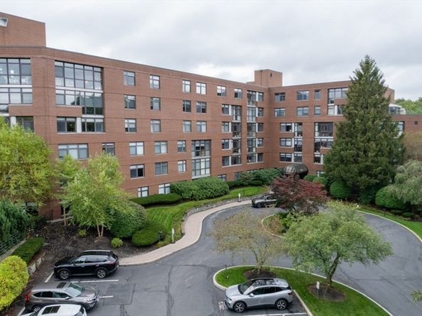 79 Florence St 402S, Newton MA 02467