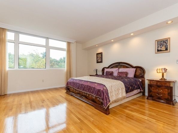 79 Florence St 402S, Newton MA 02467