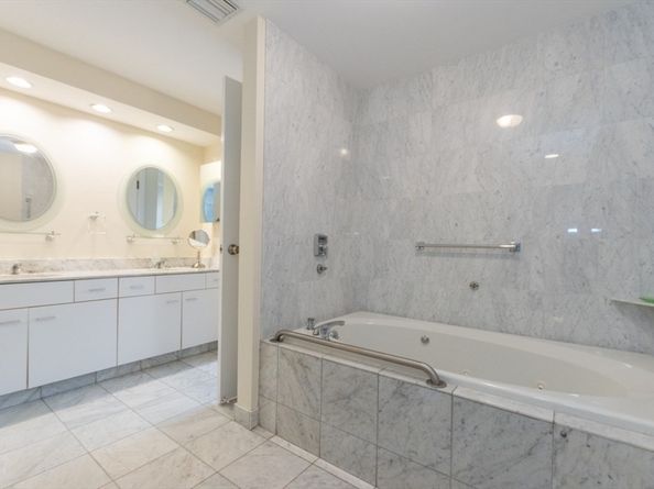 79 Florence St 402S, Newton MA 02467
