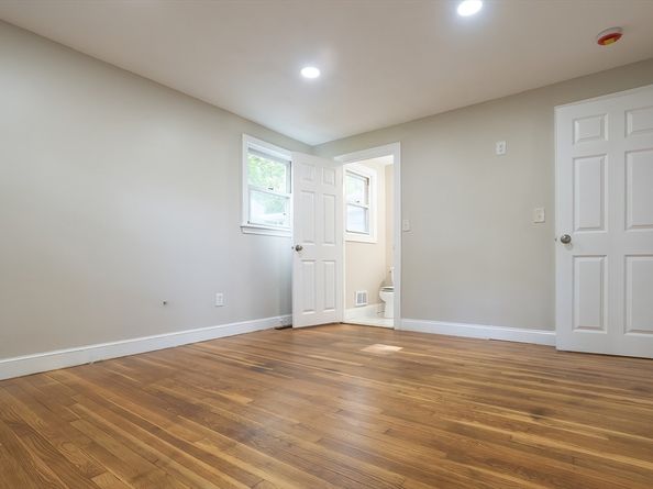 53 Hampden Dr, Norwood MA 02062