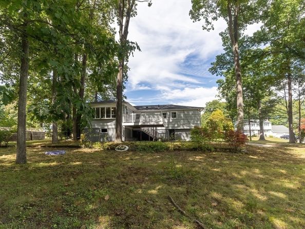 53 Hampden Dr, Norwood MA 02062