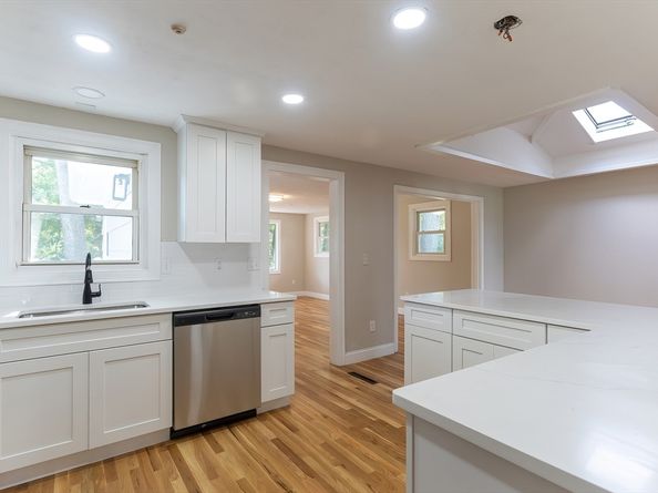 53 Hampden Dr, Norwood MA 02062