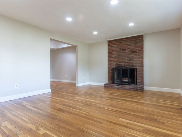 53 Hampden Dr, Norwood MA 02062