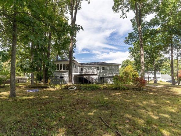 53 Hampden Dr, Norwood MA 02062
