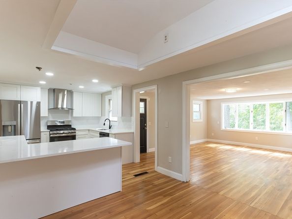 53 Hampden Dr, Norwood MA 02062