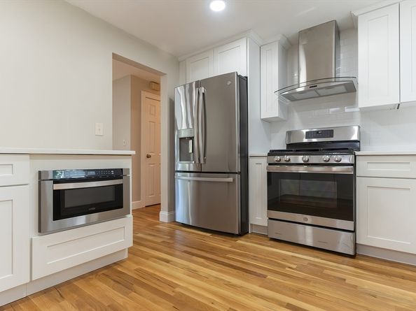 53 Hampden Dr, Norwood MA 02062