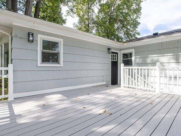 53 Hampden Dr, Norwood MA 02062