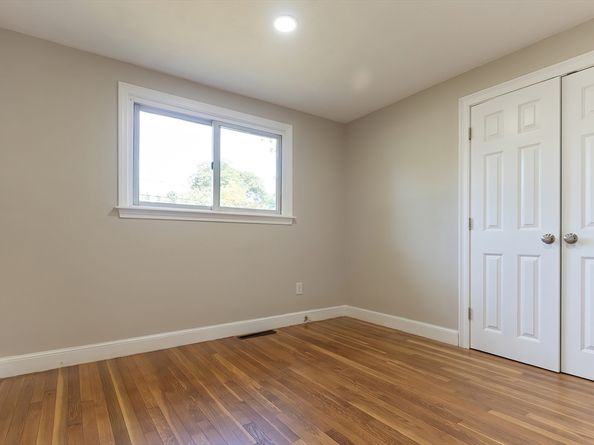 53 Hampden Dr, Norwood MA 02062