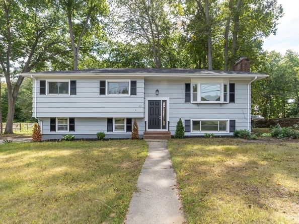 53 Hampden Dr, Norwood MA 02062