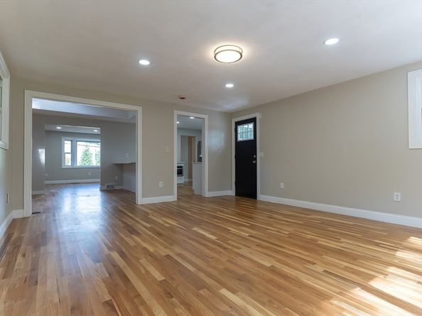 53 Hampden Dr, Norwood MA 02062
